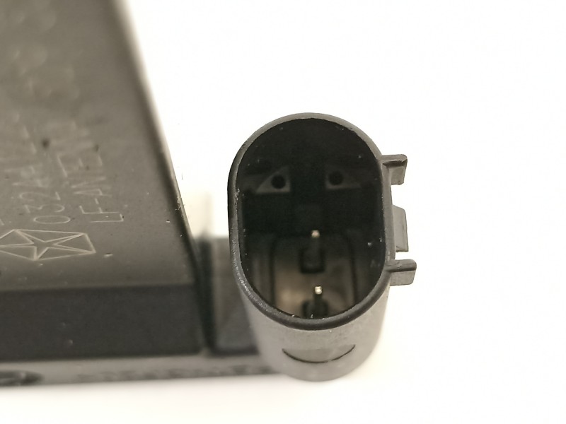 Recambio de antena para alfa romeo stelvio (630) quadrifoglio 4wd referencia OEM IAM 4749301AB 68051315AB 2840864000300