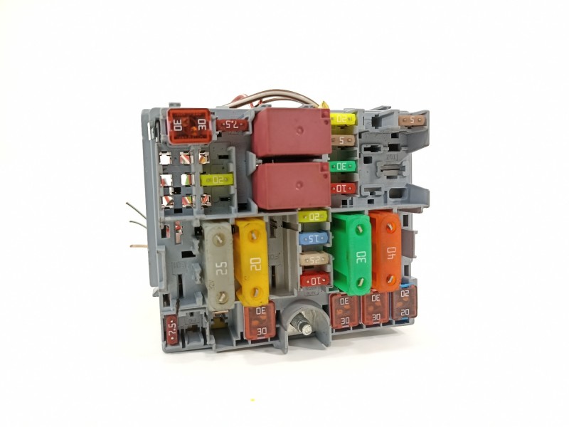 Recambio de caja reles / fusibles para alfa romeo stelvio (630) quadrifoglio 4wd referencia OEM IAM 51987784  