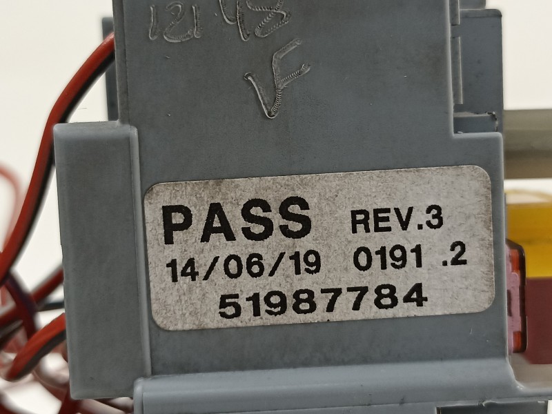 Recambio de caja reles / fusibles para alfa romeo stelvio (630) quadrifoglio 4wd referencia OEM IAM 51987784  