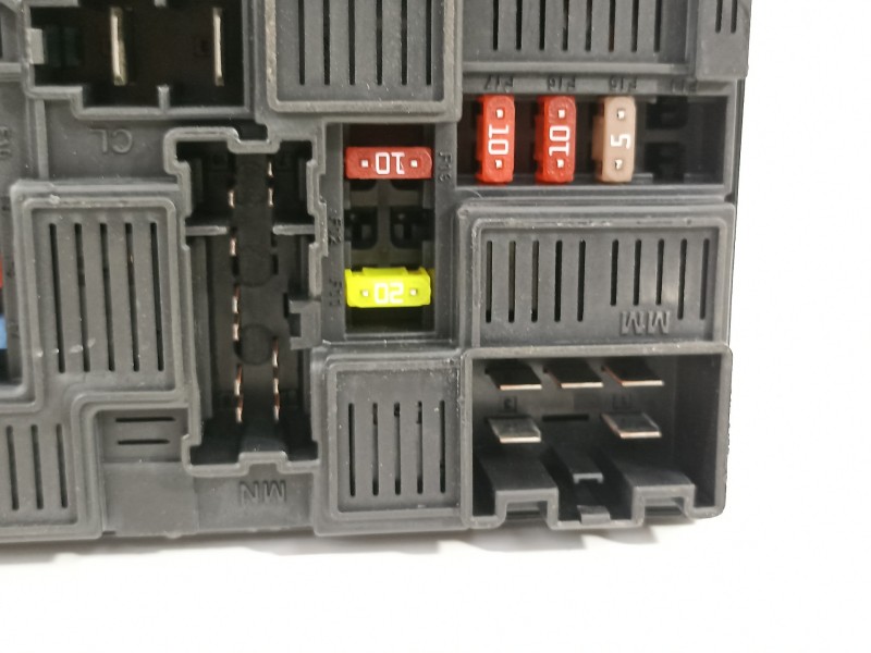 Recambio de caja reles / fusibles para nissan qashqai (j11) acenta referencia OEM IAM 284B75NA1A  