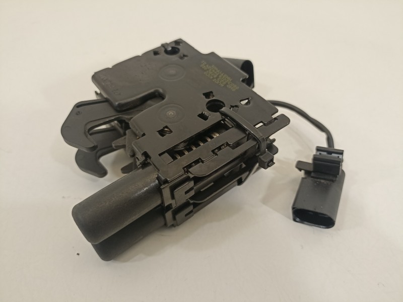 Recambio de cerradura capot para audi a5 coupe (f53) s line edition referencia OEM IAM 8W0823509C  
