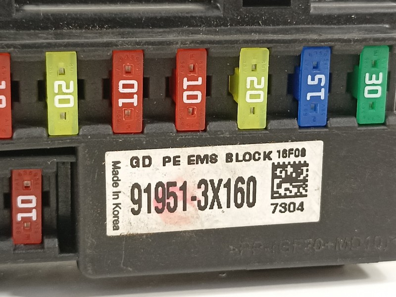 Recambio de caja reles / fusibles para hyundai i30 (gd) style referencia OEM IAM 919513X160  