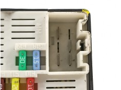 Recambio de caja reles / fusibles para renault megane iii berlina 5 p dynamique referencia OEM IAM 284B60168R   2