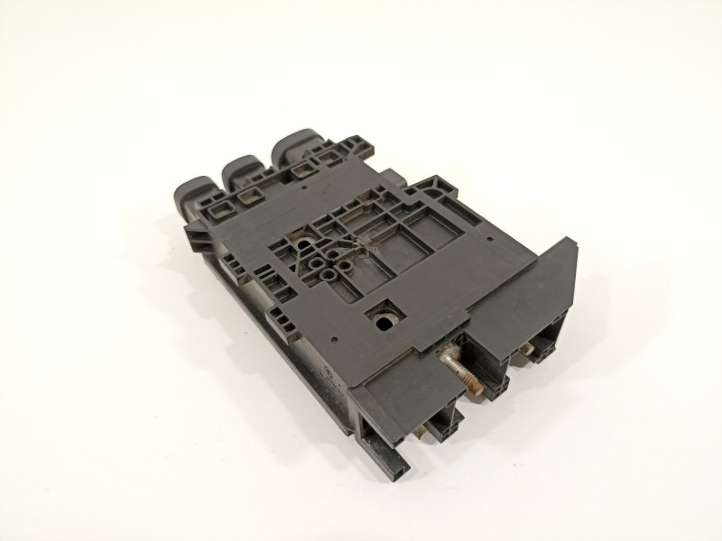 Recambio de caja reles / fusibles para renault megane iii berlina 5 p dynamique referencia OEM IAM 243800010R  