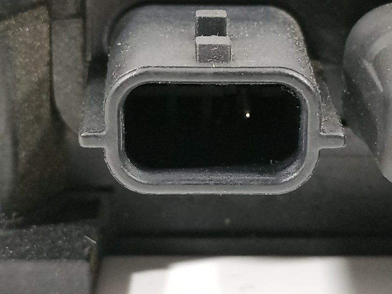 Recambio de caja reles / fusibles para renault megane iii berlina 5 p dynamique referencia OEM IAM 243800010R  