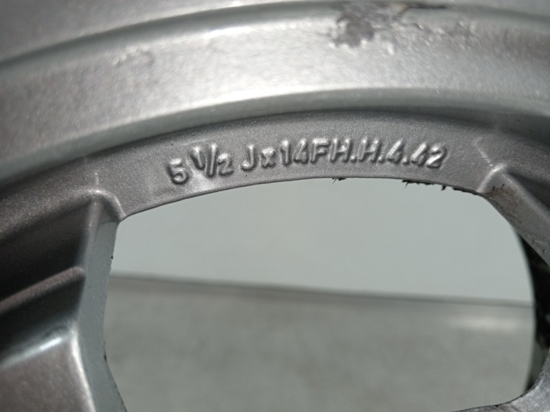 Recambio de llanta para renault fuego 829-explosion referencia OEM IAM 14149561  