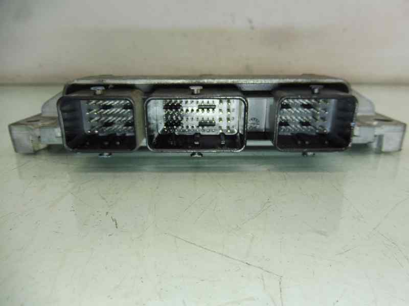Recambio de centralita motor uce para dacia sandero laureate referencia OEM IAM 8200672654  