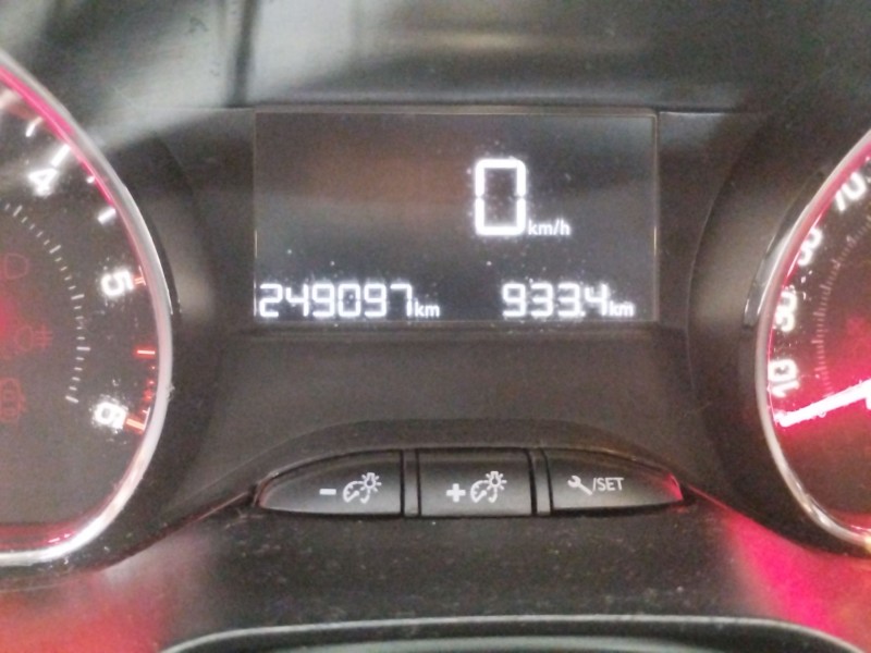 Recambio de cuadro instrumentos para peugeot 208 1.5 blue-hdi fap referencia OEM IAM   