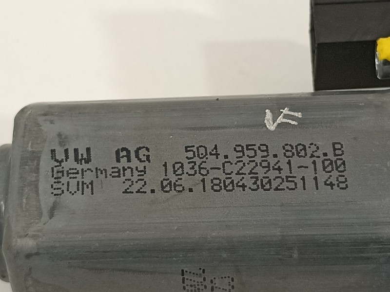 Recambio de motor elevalunas delantero derecho para volkswagen passat variant (3g5) advance bmt referencia OEM IAM 5Q4959802B  
