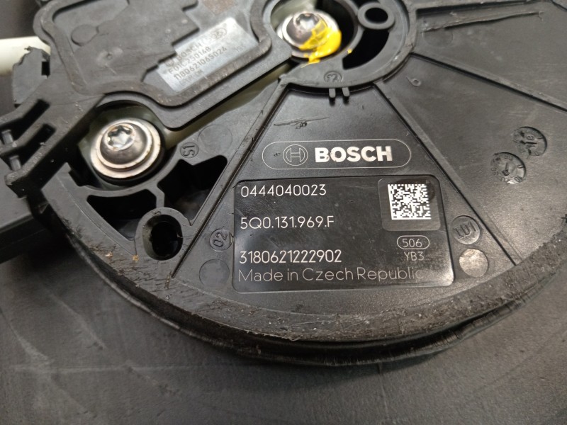 Recambio de deposito adblue para volkswagen passat variant (3g5) advance bmt referencia OEM IAM 5Q0131969F 3Q0131877D 