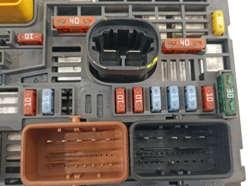 Recambio de caja reles / fusibles para peugeot 308 sport referencia OEM IAM 9664706280  