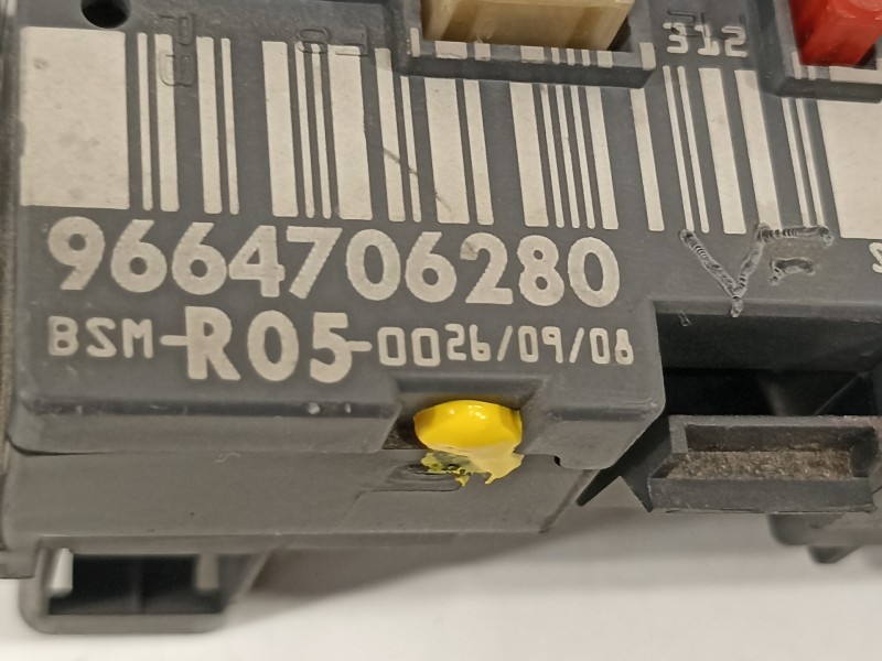 Recambio de caja reles / fusibles para peugeot 308 sport referencia OEM IAM 9664706280  