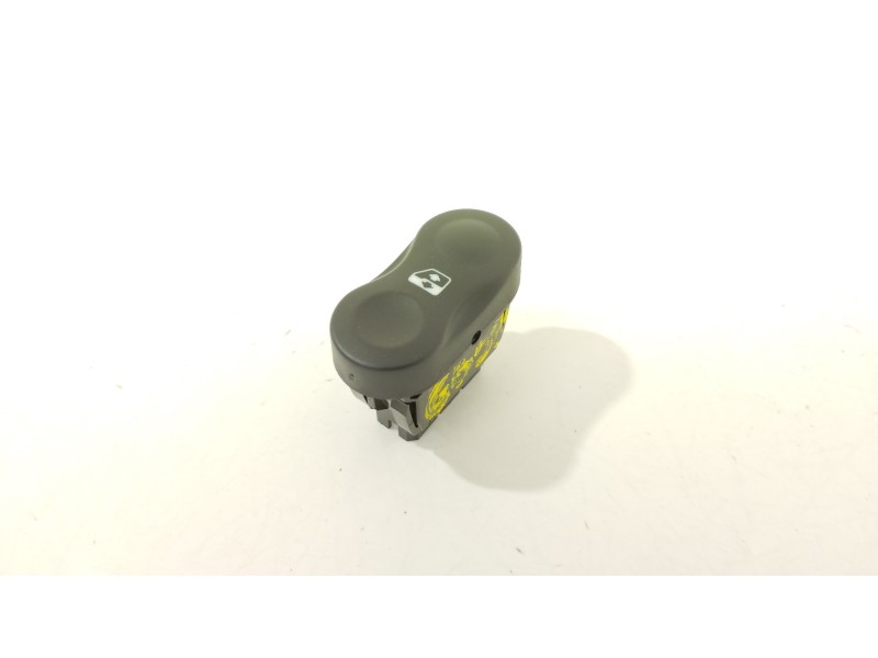 Recambio de mando elevalunas delantero izquierdo para dacia duster ambiance 4x2 referencia OEM IAM 8200602227  