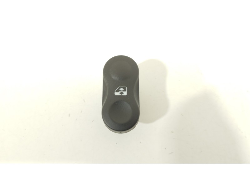 Recambio de mando elevalunas delantero izquierdo para dacia duster ambiance 4x2 referencia OEM IAM 8200602227  