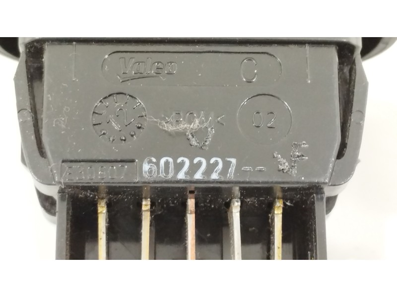 Recambio de mando elevalunas delantero izquierdo para dacia duster ambiance 4x2 referencia OEM IAM 8200602227  