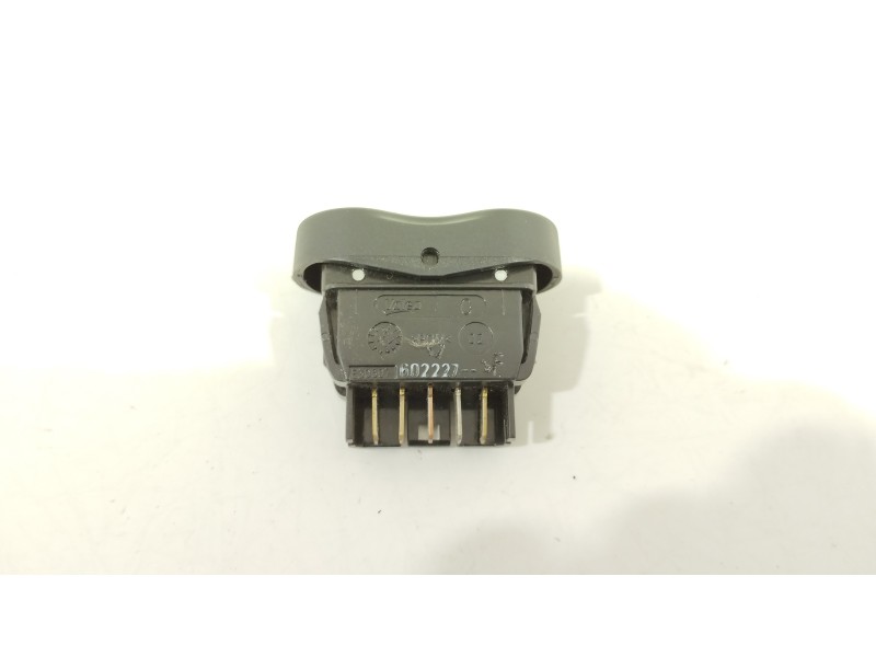 Recambio de mando elevalunas delantero izquierdo para dacia duster ambiance 4x2 referencia OEM IAM 8200602227  