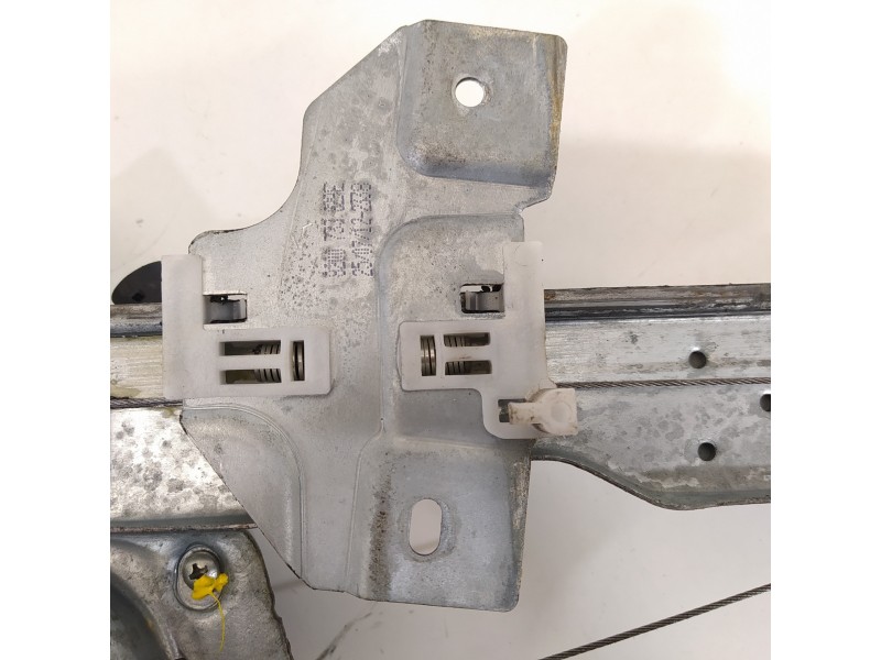 Recambio de elevalunas delantero izquierdo para dacia duster ambiance 4x2 referencia OEM IAM 8200733829  