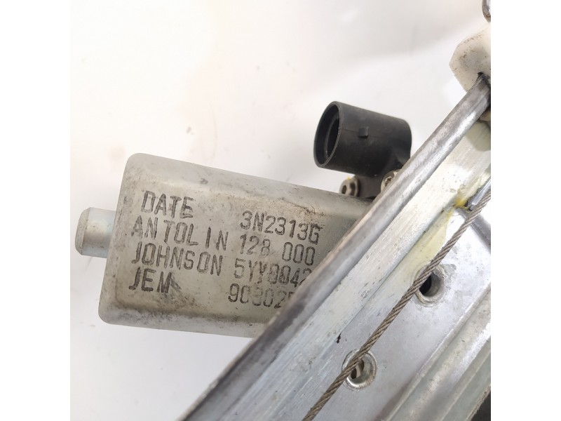 Recambio de elevalunas delantero izquierdo para dacia duster ambiance 4x2 referencia OEM IAM 8200733829  