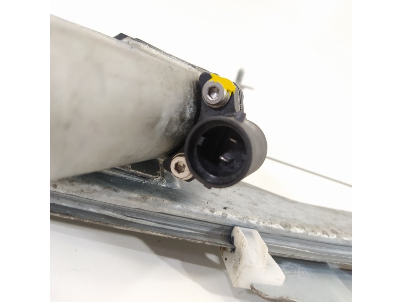 Recambio de elevalunas delantero izquierdo para dacia duster ambiance 4x2 referencia OEM IAM 8200733829  