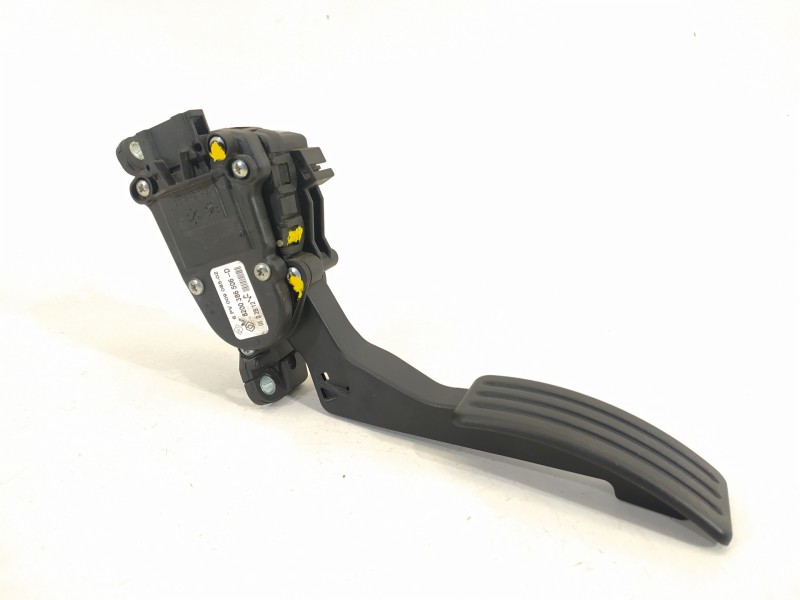 Recambio de potenciometro pedal para dacia duster ambiance 4x2 referencia OEM IAM 8200386506D  
