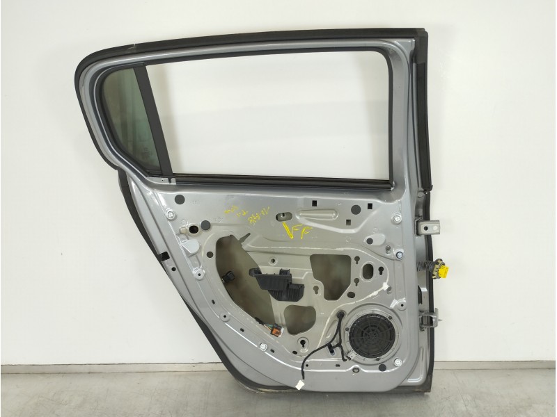 Recambio de puerta trasera izquierda para peugeot 308 active referencia OEM IAM   