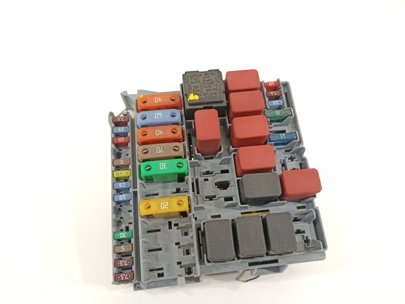 Recambio de caja reles / fusibles para fiat nuova 500 (150) blackjack referencia OEM IAM 51905216  