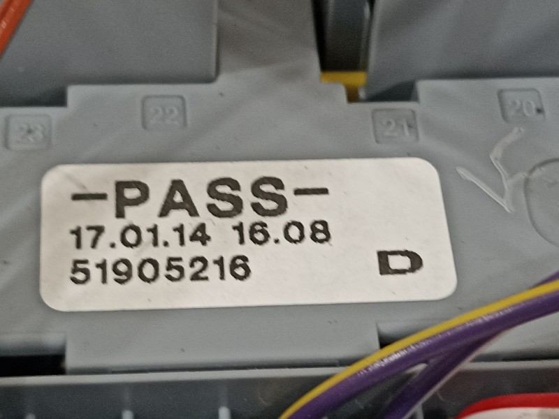 Recambio de caja reles / fusibles para fiat nuova 500 (150) blackjack referencia OEM IAM 51905216  