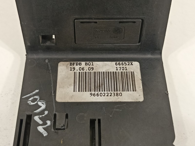 Recambio de caja reles / fusibles para peugeot 308 confort referencia OEM IAM 9660222380  