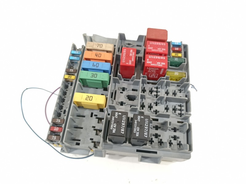 Recambio de caja reles / fusibles para fiat panda (169) 1.1 8v referencia OEM IAM 51781452  
