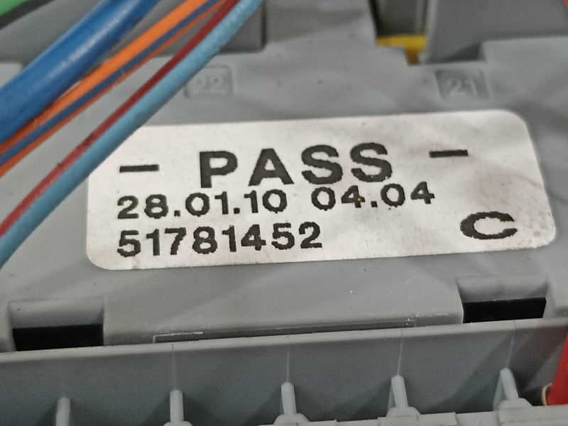 Recambio de caja reles / fusibles para fiat panda (169) 1.1 8v referencia OEM IAM 51781452  