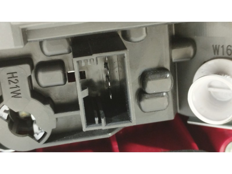 Recambio de piloto trasero izquierdo para volkswagen touran (1t3) advance bluemotion referencia OEM IAM 1T0945093 2TZ010469 