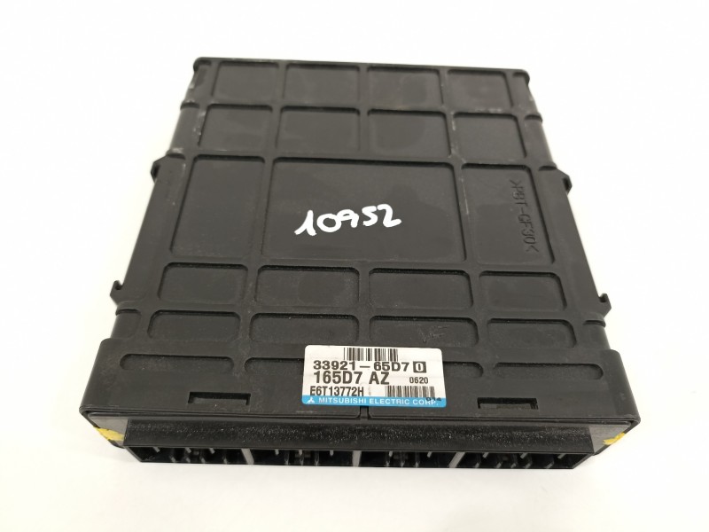 Recambio de centralita motor uce para suzuki grand vitara 3 puertas sq (gt) 2.0 básico referencia OEM IAM 3392165D7  