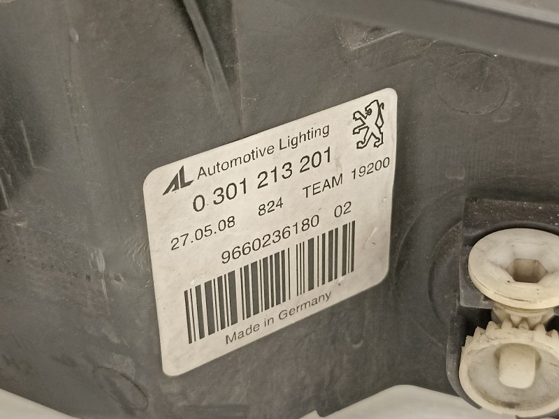 Recambio de faro izquierdo para peugeot 407 sport referencia OEM IAM 9660236180  