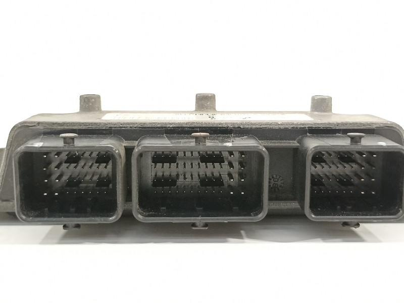 Recambio de centralita motor uce para ford fiesta (cb1) ambiente referencia OEM IAM 8V2112A650SF  