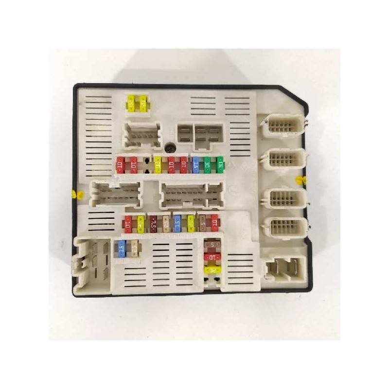 Recambio de caja reles / fusibles para renault megane iii sport tourer dynamique referencia OEM IAM 284B60008R 519339311 8226136