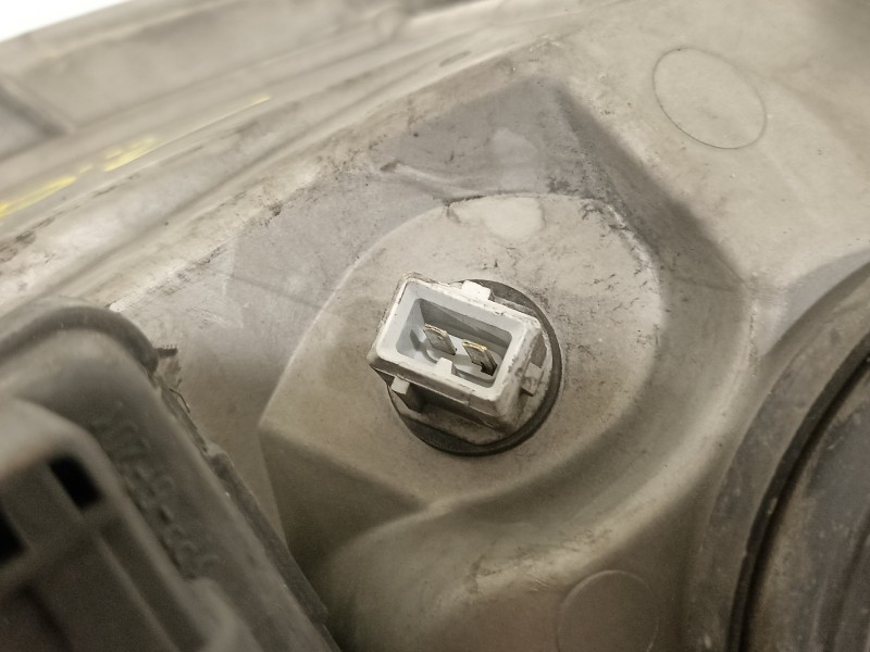 Recambio de faro izquierdo para renault trafic combi (ab 4.01) 6 - plazas (l2h1) acristalado parcial 2,9t combi largo referencia