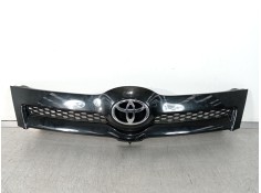 Recambio de rejilla delantera para toyota corolla verso (r1) 2.2 d-4d luna referencia OEM IAM 531110F020  