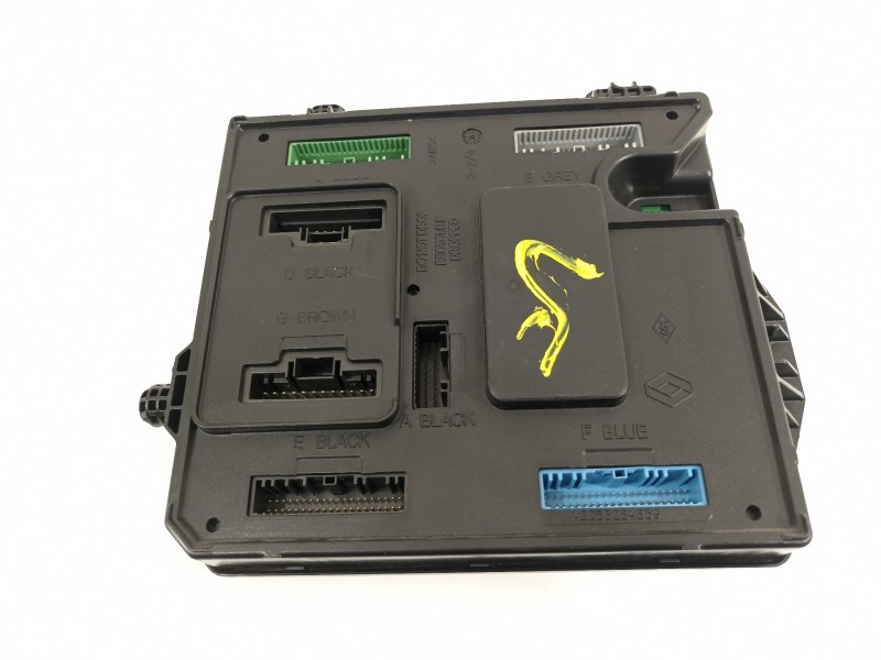 Recambio de caja reles / fusibles para renault megane iii sport tourer dynamique referencia OEM IAM 284B13640R  