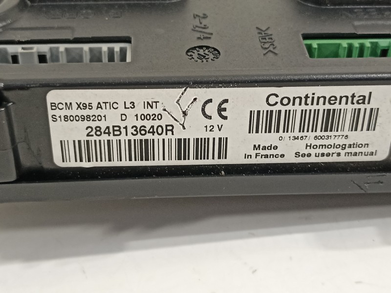 Recambio de caja reles / fusibles para renault megane iii sport tourer dynamique referencia OEM IAM 284B13640R  