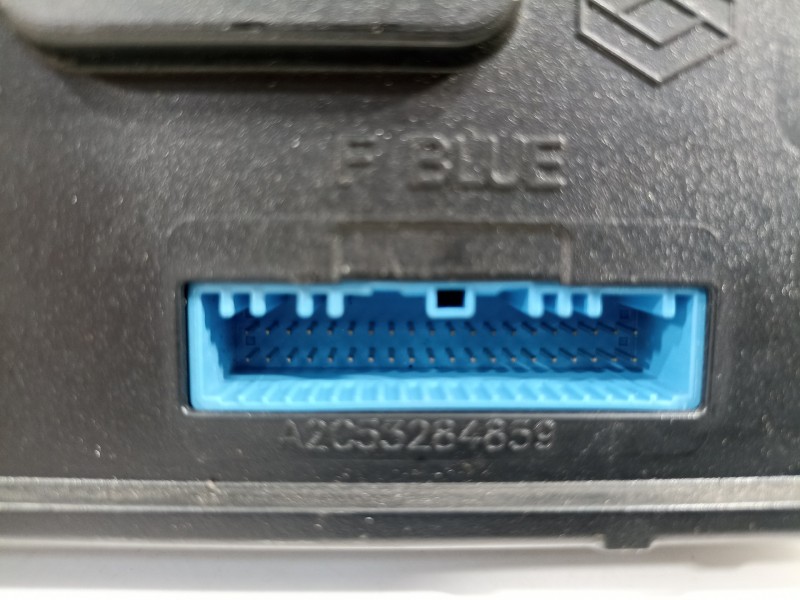 Recambio de caja reles / fusibles para renault megane iii sport tourer dynamique referencia OEM IAM 284B13640R  