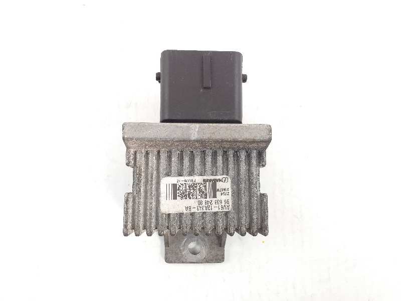 Recambio de caja precalentamiento para fiat scudo furgón (272) 12 l2h1 130 multijet referencia OEM IAM 9663824880  