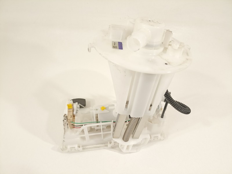 Recambio de bomba combustible para toyota rav 4 advance hybrid referencia OEM IAM 7702042260  