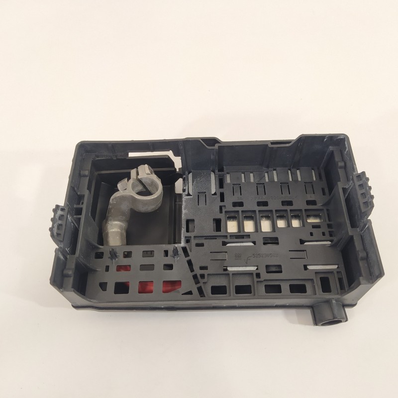 Recambio de caja reles / fusibles para opel insignia sports tourer 2.0 16v cdti referencia OEM IAM 13286113 525230582 