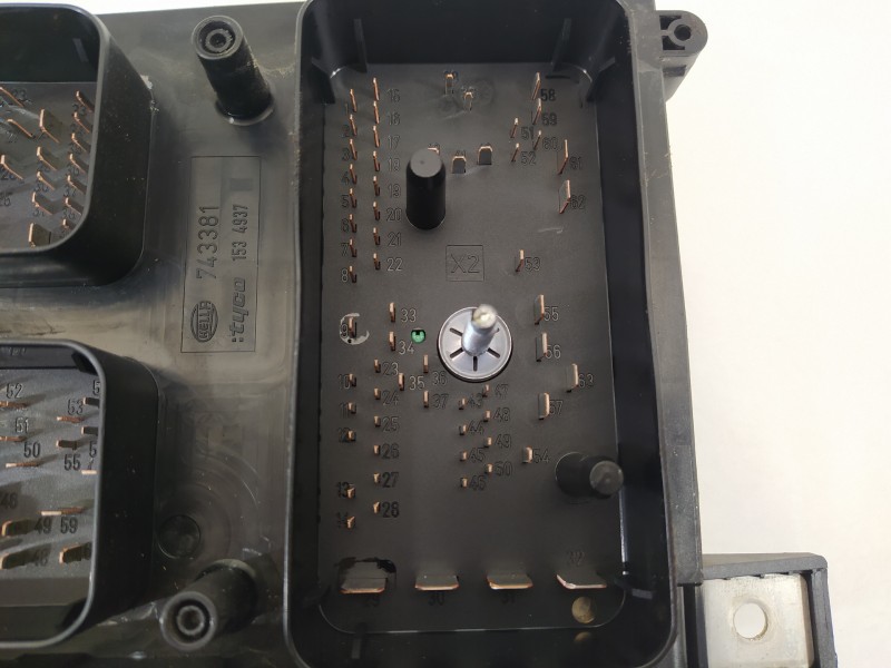 Recambio de caja reles / fusibles para opel astra gtc cosmo referencia OEM IAM 13250231  