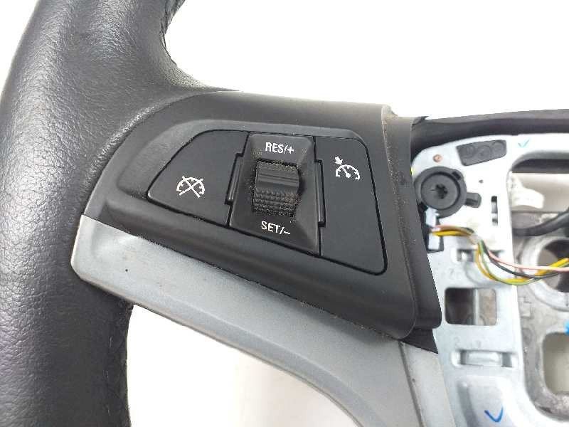 Recambio de volante para chevrolet cruze hatchback lt+ referencia OEM IAM 95227506 307078999P10AF 