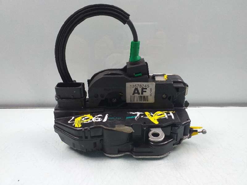 Recambio de cerradura puerta trasera derecha para chevrolet cruze hatchback lt+ referencia OEM IAM 13578245  