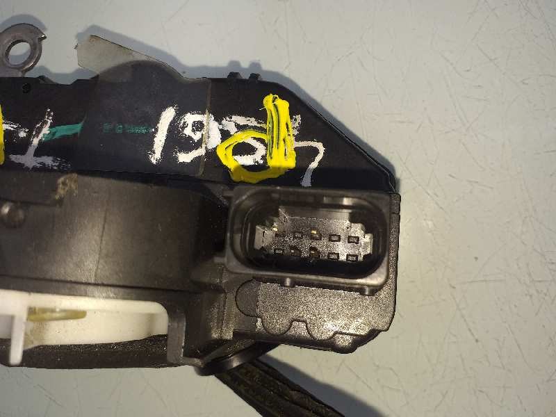 Recambio de cerradura puerta trasera derecha para chevrolet cruze hatchback lt+ referencia OEM IAM 13578245  