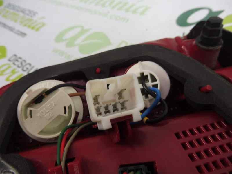 Recambio de piloto trasero derecho en porton para kia cee´d drive referencia OEM IAM   