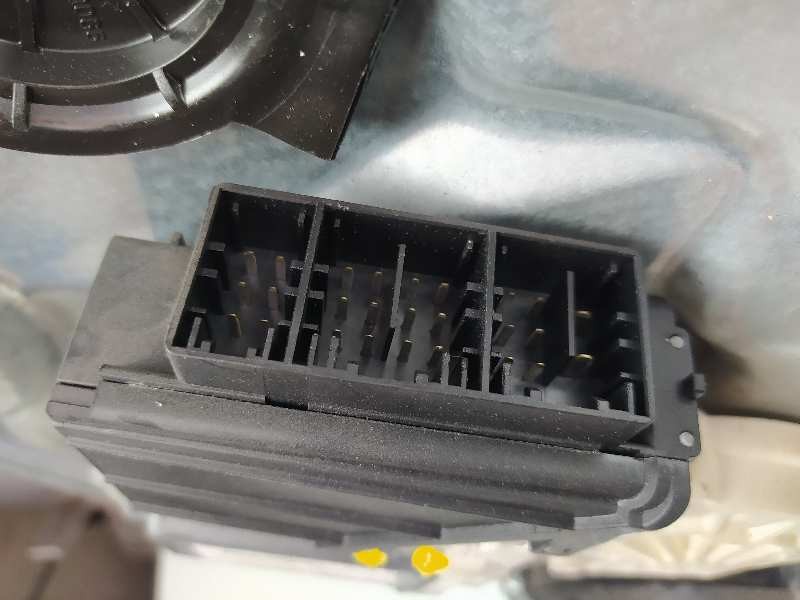 Recambio de elevalunas delantero derecho para seat ibiza (6l1) sport referencia OEM IAM 6L3837752BQ 6Q2959801A 6L3837756N