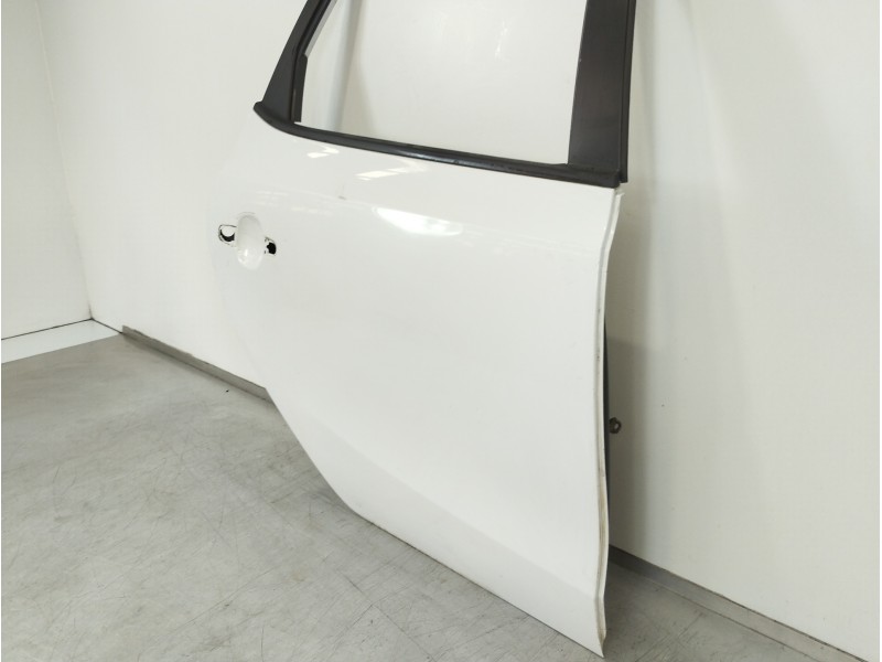 Recambio de puerta trasera derecha para hyundai i30 classic referencia OEM IAM   